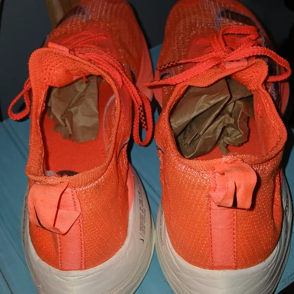 Nike Zoom Athletic Shoes - Coral and White - Picture 4 of 5